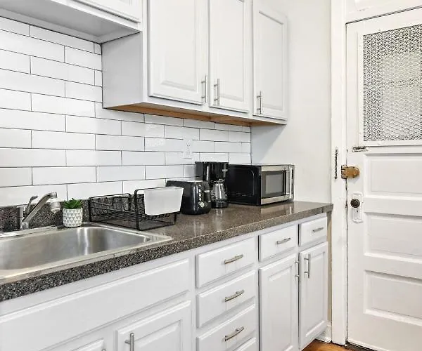 1br Modern Close To Shops & Restaurants - Belmont C6 Apartment *